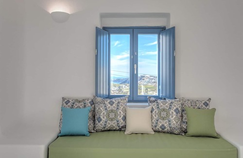 Pyrgos Villa | Luna Villa - Luxury meets traditional