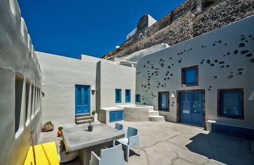 Pyrgos Villa | Luna Villa - Luxury meets traditional