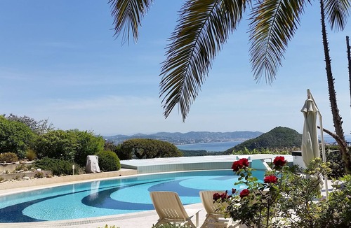 Mandelieu-La-Napoule Villa | Lush designed villa with sea views