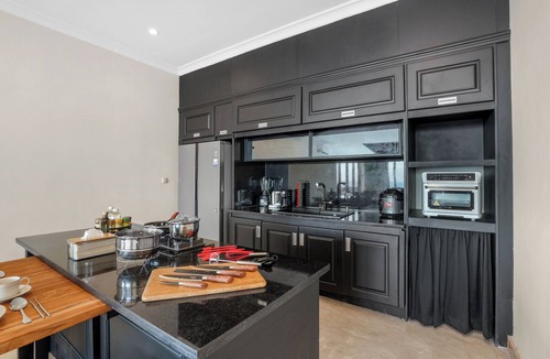 Tanjungbenoa Villa | Luxe Ocean View Family Home Private Pool, Garden + Big Kitchen 13 beaches nearby