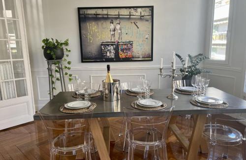 Musicians Quarter Apartment | Luxueux Appartement 115m2, 3 Chambres centre ville avec parking à 5 min plage -climatisation