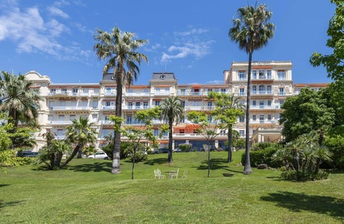 California - Pezou Apartment | Luxurious 1BR with parking & terrace