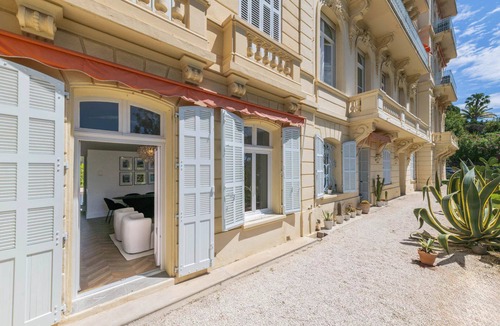 California - Pezou Apartment | Luxurious 1BR with parking & terrace