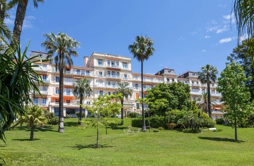 California - Pezou Apartment | Luxurious 1BR with parking & terrace