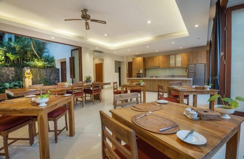 Melayang Villa | Luxurious 6-bedroom villa with WiFi, AC in charming Ubud