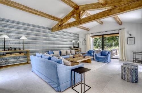 Saint-Tropez Villa | Luxurious Villa facing the Baie des Canebiers