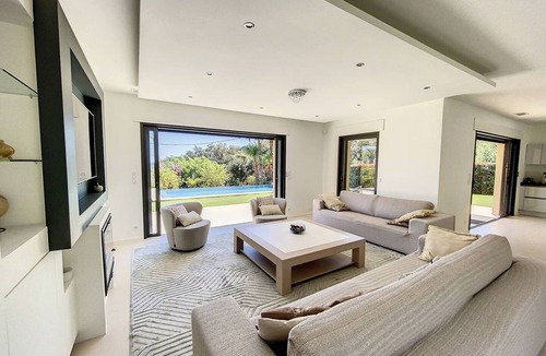 Sainte-Maxime - Saint-Tropez House | Luxurious villa with 4 suites, air conditioning, sea view, swimming pool.