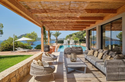 Saint-Raphael Villa | Luxurious waterfront 7-bedroom villa in enchanting Saint-Raphaël