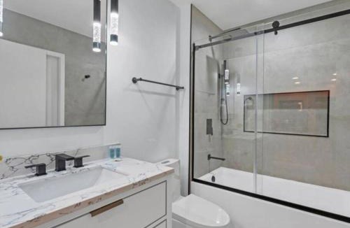 South Eola Apartment | Luxury 1260sq ft 2 Bd 2BTH in DT