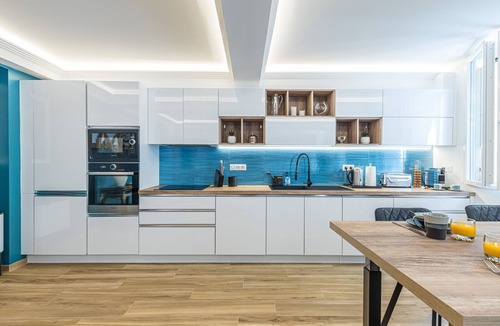Carabacel Apartment | Luxury 3 Bdr Garden & Parking