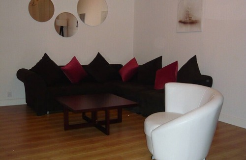 Carabacel Apartment | Luxury Apartment in the Heart of Nice (Sleeps up to 4) Aircon, Elevator