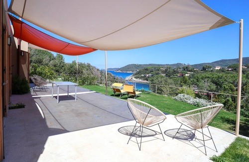 Procchio House | Luxury apartment with private access to the sea.