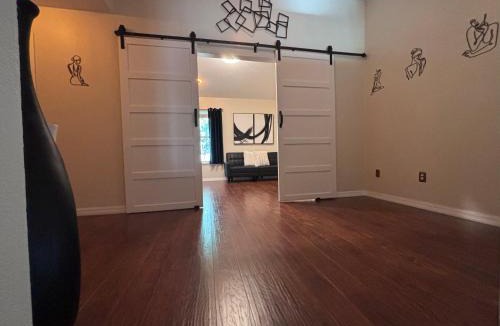 Southeast Orlando House | Luxury Apartment with Lake view