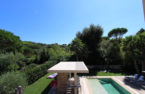 Saint-Tropez Villa | Luxury Contemporary Villa with a unique and quiet location in the village