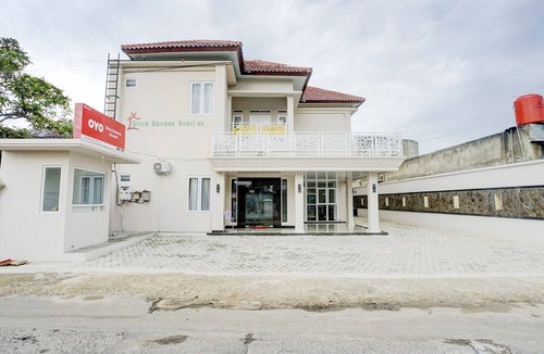 Bandar Lampung House | Luxury Deluxe Double Retreat with Parking Access