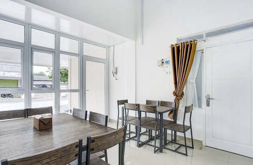 Bandar Lampung House | Luxury Deluxe Double Retreat with Parking Access