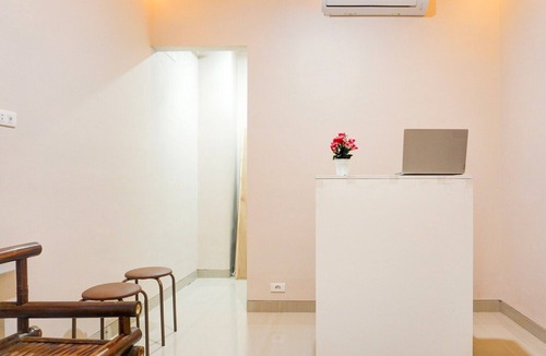 Rajabasa House | Luxury Deluxe DBL Retreat W/Free WiFi and Parking