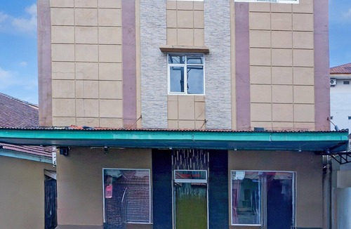 Palembang House | Luxury Deluxe DBL Retreat W/Free WiFi and Parking
