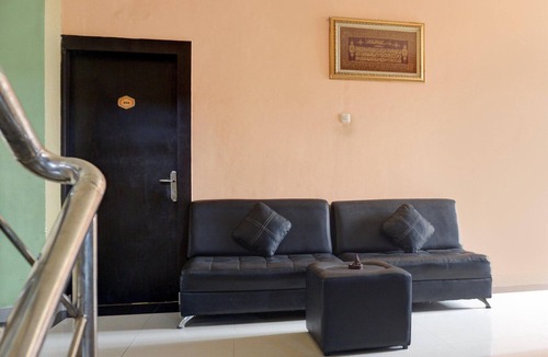 Palembang House | Luxury Deluxe DBL Retreat W/Free WiFi and Parking
