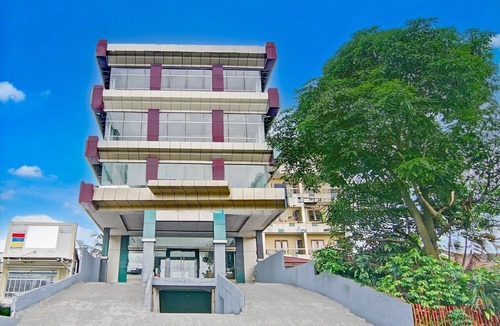 Pekanbaru House | Luxury Deluxe DBL Retreat W/Free WiFi and Parking