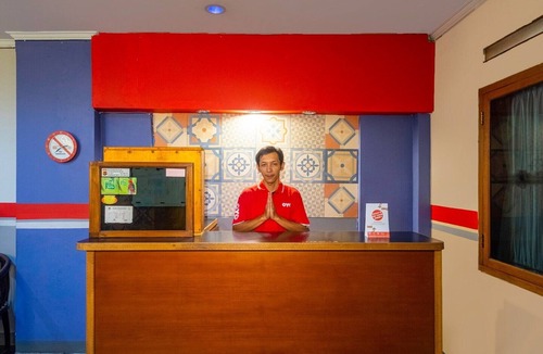 Bandung House | Luxury Deluxe DBL Retreat W/Free WiFi and Parking