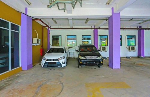 East Jakarta House | Luxury Deluxe DBL Retreat W/Free WiFi and Parking
