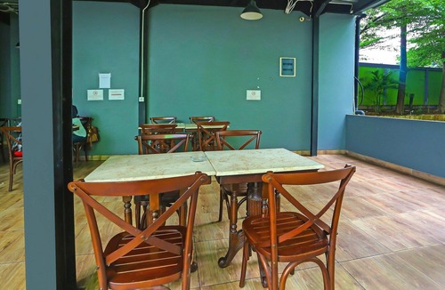 East Jakarta House | Luxury Deluxe DBL Retreat W/Free WiFi and Parking