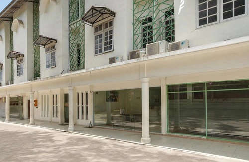 Batam House | Luxury Deluxe DBL Retreat W/Free WiFi and Parking