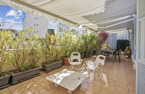 Les Baumettes Apartment | Luxury flat with terrace and parking