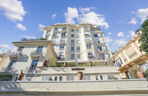 Les Baumettes Apartment | Luxury flat with terrace and parking