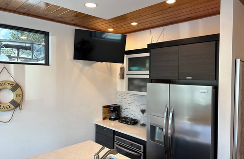 Sanford Boat Rental | Luxury Floating House - Boat Tree Marina on St. John’s River, Sanford
