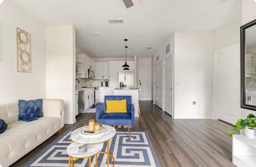 Winter Garden Apartment | Luxury home, With Wifi, pool and Espresso