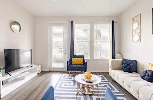 Winter Garden Apartment | Luxury home, With Wifi, pool and Espresso