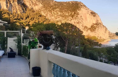 Beaulieu-sur-Mer House | Luxury one large bedrom flat with large sea view.