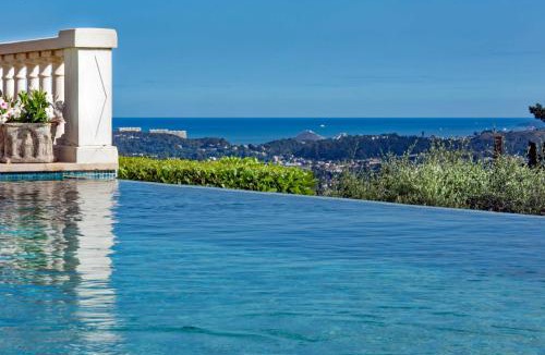 Saint-Paul-de-Vence Apartment | Luxury Pool Apartment at Villa Seburga