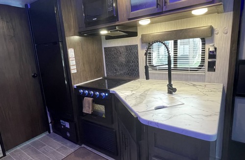Taft House | Luxury RV on a beautiful land with all amenities, fantastic deck for relaxing