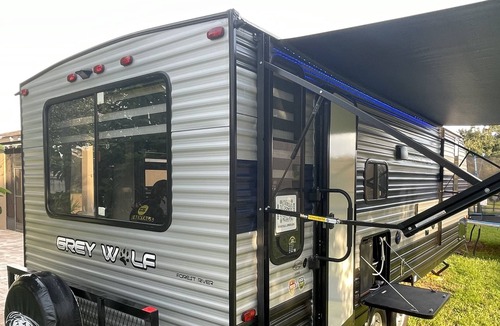 Taft House | Luxury RV on a beautiful land with all amenities, fantastic deck for relaxing
