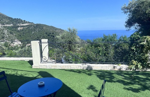 Eze Apartment | Luxury studio suite in artist Villa with sea view