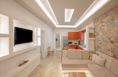 Perissa Apartment | Luxury Three Bedroom apartment with hot tub "L&E"