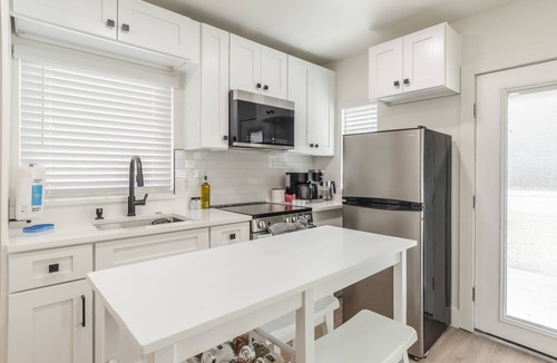College Park Apartment | Luxury Tiny Home -2 MI to DT Orlando & Winter Park