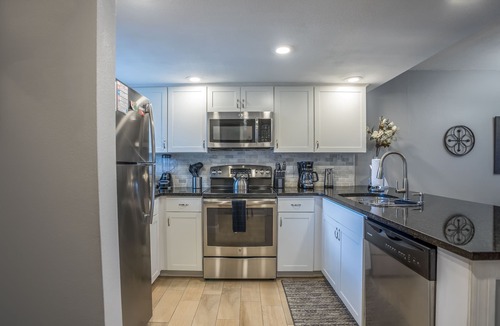 Kissimmee House | Luxury Townhouse w/Free Waterpark & Pools 10 Min to Disney