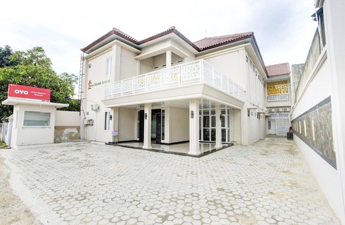 Bandar Lampung House | Luxury Twin Comfort Stay with Parking Access