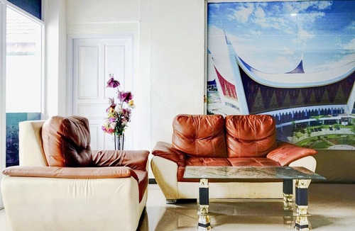 Padang House | Luxury Twin Comfort Stay with Parking Access