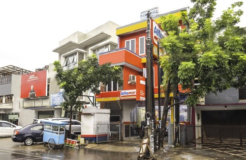 Bandung House | Luxury Twin Stay with Free WiFi and Parking