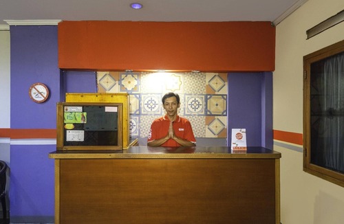 Bandung House | Luxury Twin Stay with Free WiFi and Parking