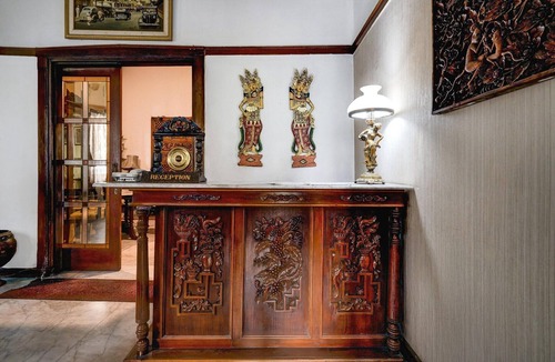Bandung House | Luxury Twin Stay with Free WiFi and Parking
