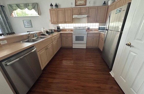 Sunset Lakes Villa | Luxury villa Near Disney Gated Lake View Heated Pool w/sunset & home office