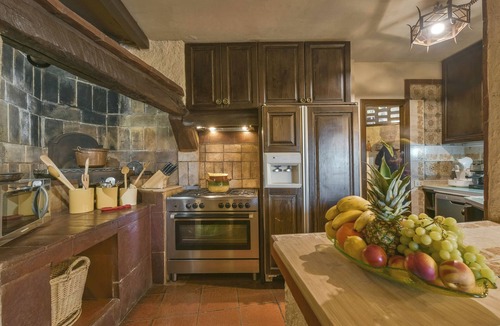 Sovicille Villa | Luxury Villa Near Siena with Vineyard Views, Family-Friendly & Superb Amenities