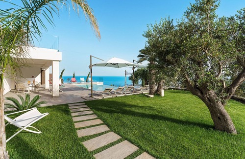 Taormina Villa | Luxury villa with pool in Taormina
