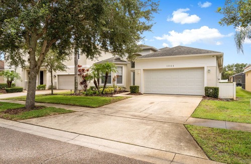 Crystal Cove House | Magical 4BR Disney Retreat, with PVT Pool & Games